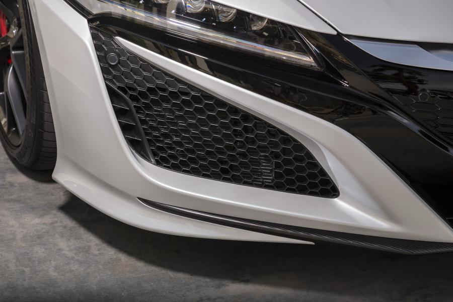 Детали интерьера Acura NSX 2016 года  (NA) (фото 114 из 286)